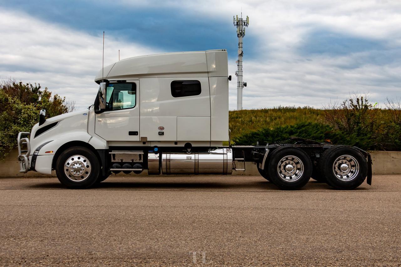 2019 Volvo VNL 64T 740 Tractor Sleeper Red Deer AB