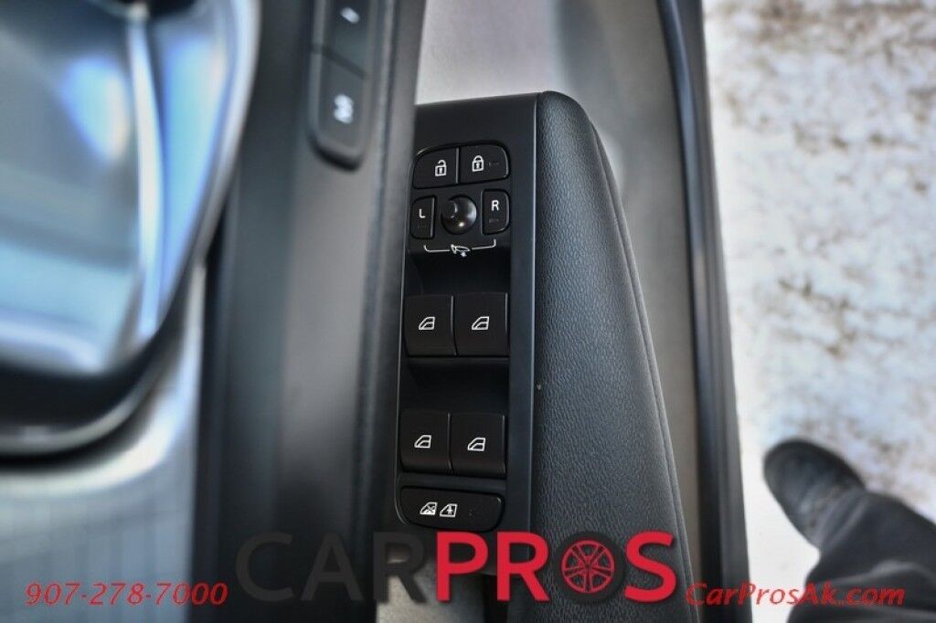 2019 Volvo XC40 Momentum - AWD - Premium & Vision Pkg - Power & Heated Leather Seats - Keyless Entry / Push to Start - Navigation - Bluetooth - Backup Camera - Power Tilt Heated Side Mirrors - Collision Warning System / Blind Spot Alert - 1 Owner Anchorage AK