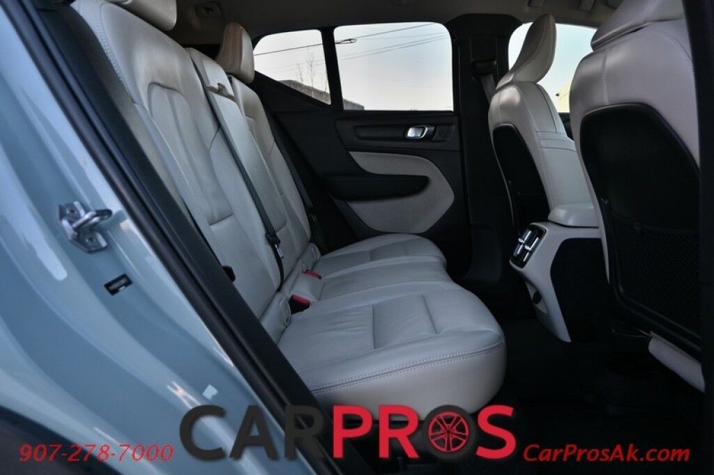 2019 Volvo XC40 Momentum - AWD - Premium & Vision Pkg - Power & Heated Leather Seats - Keyless Entry / Push to Start - Navigation - Bluetooth - Backup Camera - Power Tilt Heated Side Mirrors - Collision Warning System / Blind Spot Alert - 1 Owner Anchorage AK