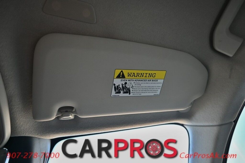 2019 Volvo XC40 Momentum - AWD - Premium & Vision Pkg - Power & Heated Leather Seats - Keyless Entry / Push to Start - Navigation - Bluetooth - Backup Camera - Power Tilt Heated Side Mirrors - Collision Warning System / Blind Spot Alert - 1 Owner Anchorage AK