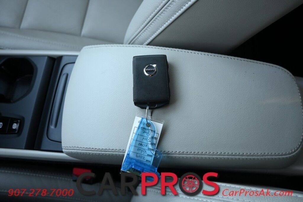 2019 Volvo XC40 Momentum - AWD - Premium & Vision Pkg - Power & Heated Leather Seats - Keyless Entry / Push to Start - Navigation - Bluetooth - Backup Camera - Power Tilt Heated Side Mirrors - Collision Warning System / Blind Spot Alert - 1 Owner Anchorage AK