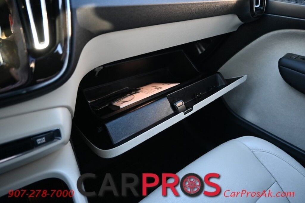 2019 Volvo XC40 Momentum - AWD - Premium & Vision Pkg - Power & Heated Leather Seats - Keyless Entry / Push to Start - Navigation - Bluetooth - Backup Camera - Power Tilt Heated Side Mirrors - Collision Warning System / Blind Spot Alert - 1 Owner Anchorage AK