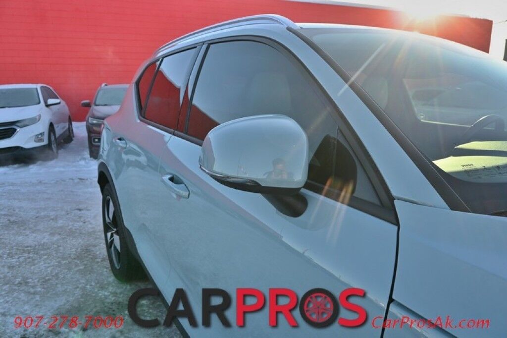 2019 Volvo XC40 Momentum - AWD - Premium & Vision Pkg - Power & Heated Leather Seats - Keyless Entry / Push to Start - Navigation - Bluetooth - Backup Camera - Power Tilt Heated Side Mirrors - Collision Warning System / Blind Spot Alert - 1 Owner Anchorage AK