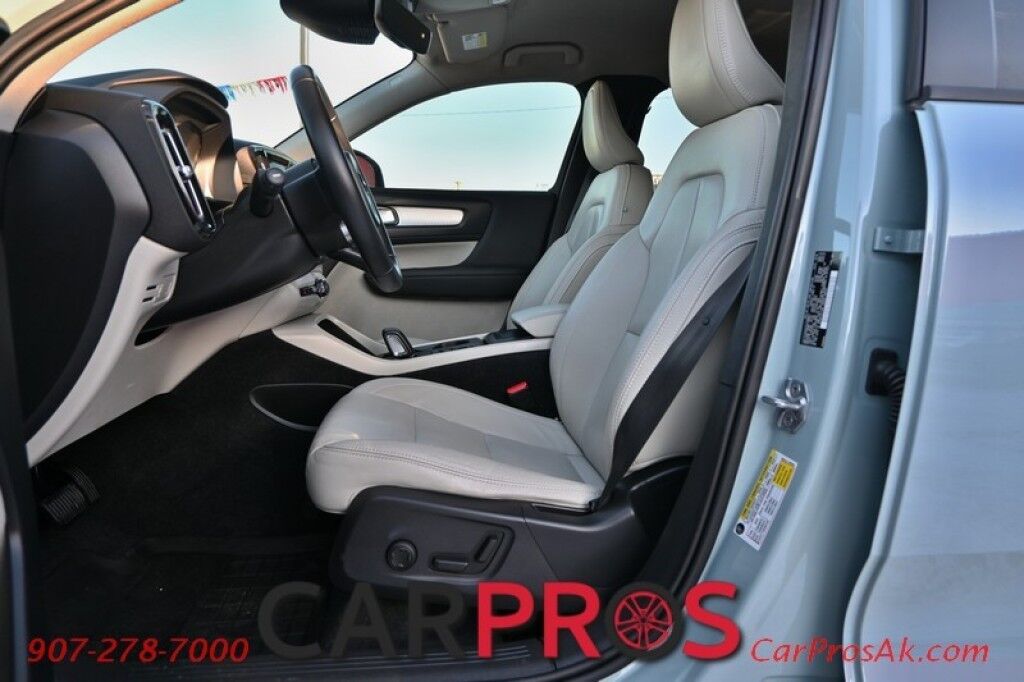 2019 Volvo XC40 Momentum - AWD - Premium & Vision Pkg - Power & Heated Leather Seats - Keyless Entry / Push to Start - Navigation - Bluetooth - Backup Camera - Power Tilt Heated Side Mirrors - Collision Warning System / Blind Spot Alert - 1 Owner Anchorage AK