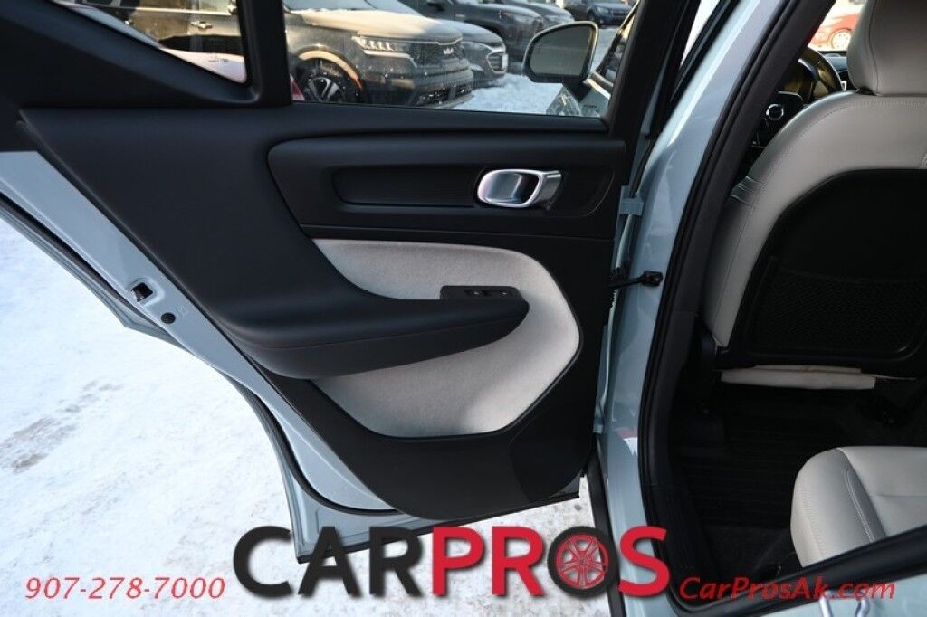 2019 Volvo XC40 Momentum - AWD - Premium & Vision Pkg - Power & Heated Leather Seats - Keyless Entry / Push to Start - Navigation - Bluetooth - Backup Camera - Power Tilt Heated Side Mirrors - Collision Warning System / Blind Spot Alert - 1 Owner Anchorage AK