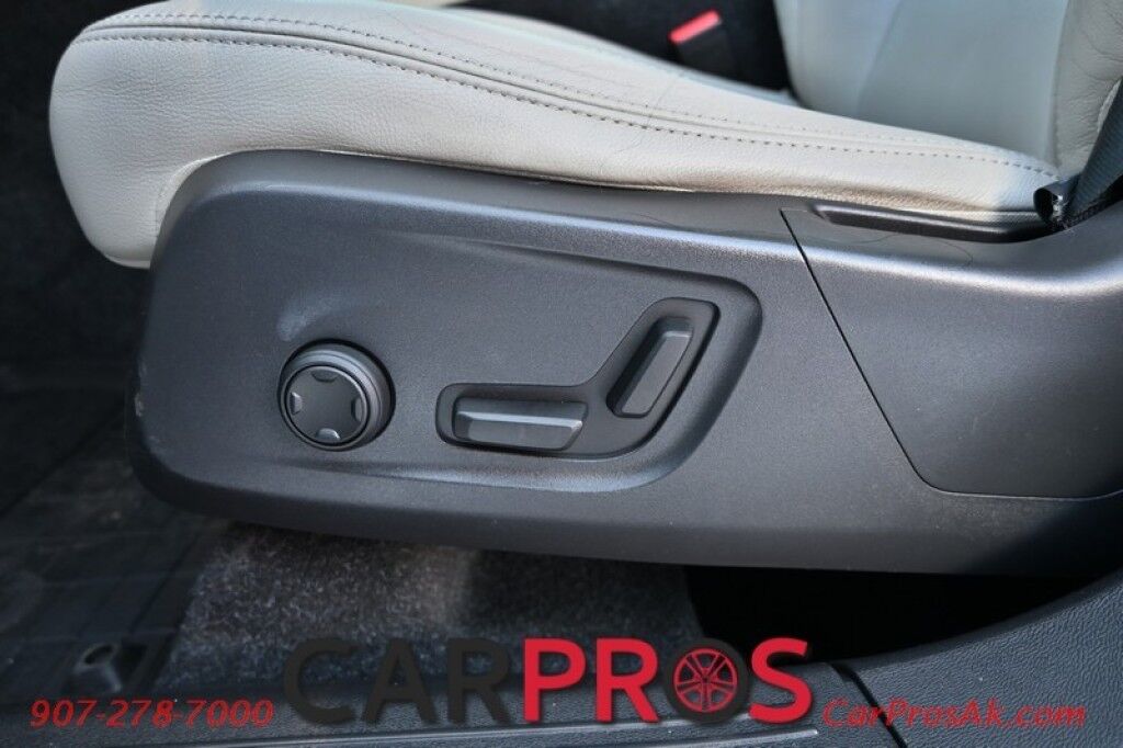 2019 Volvo XC40 Momentum - AWD - Premium & Vision Pkg - Power & Heated Leather Seats - Keyless Entry / Push to Start - Navigation - Bluetooth - Backup Camera - Power Tilt Heated Side Mirrors - Collision Warning System / Blind Spot Alert - 1 Owner Anchorage AK