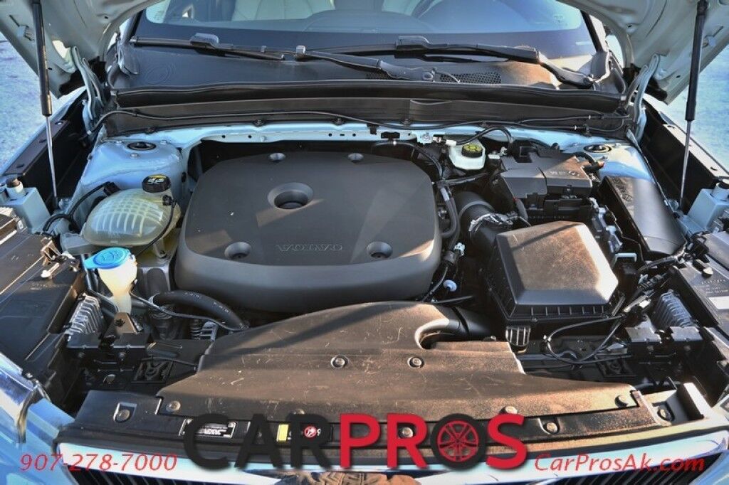 2019 Volvo XC40 Momentum - AWD - Premium & Vision Pkg - Power & Heated Leather Seats - Keyless Entry / Push to Start - Navigation - Bluetooth - Backup Camera - Power Tilt Heated Side Mirrors - Collision Warning System / Blind Spot Alert - 1 Owner Anchorage AK