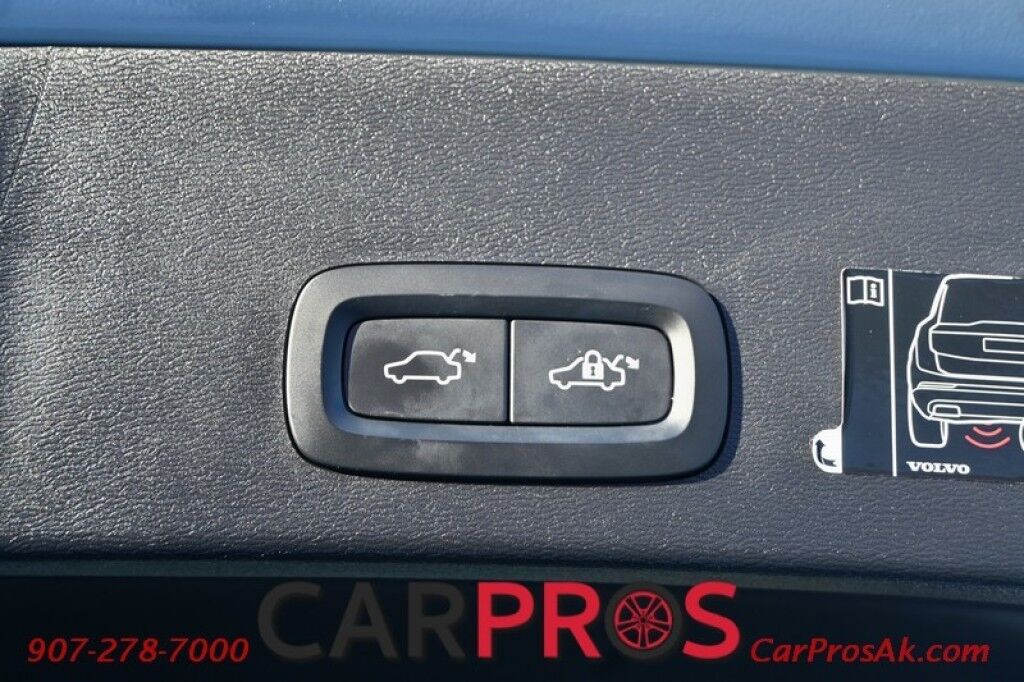 2019 Volvo XC40 Momentum - AWD - Premium & Vision Pkg - Power & Heated Leather Seats - Keyless Entry / Push to Start - Navigation - Bluetooth - Backup Camera - Power Tilt Heated Side Mirrors - Collision Warning System / Blind Spot Alert - 1 Owner Anchorage AK