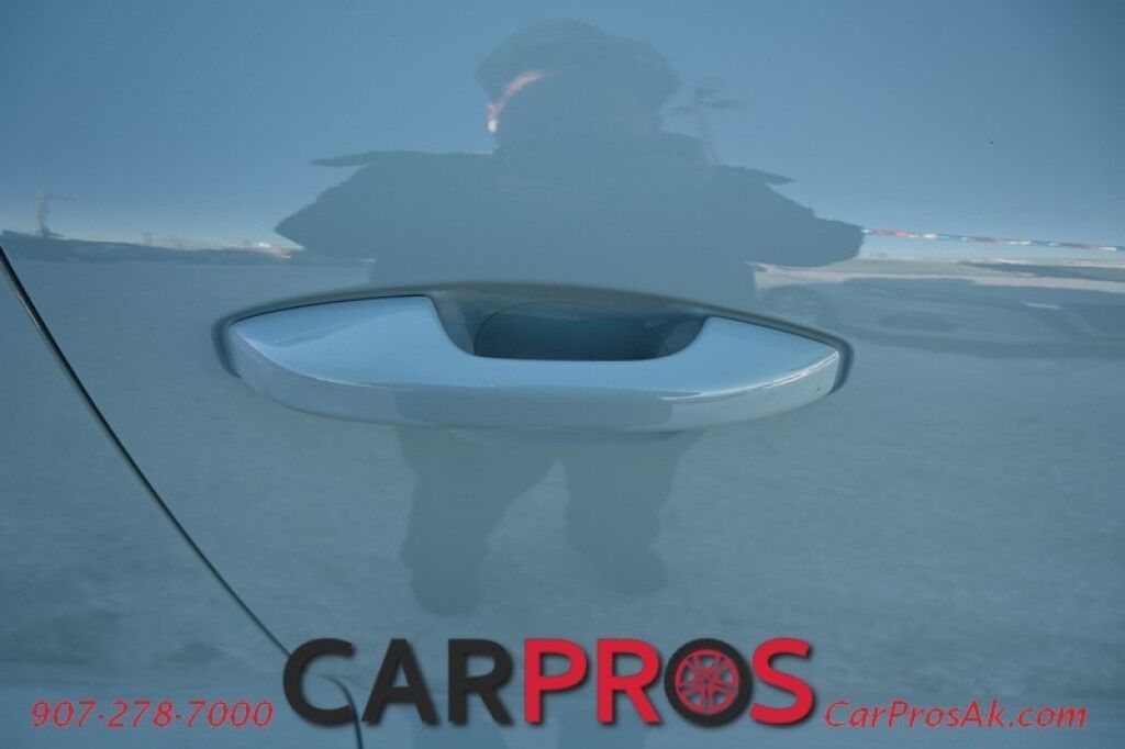 2019 Volvo XC40 Momentum - AWD - Premium & Vision Pkg - Power & Heated Leather Seats - Keyless Entry / Push to Start - Navigation - Bluetooth - Backup Camera - Power Tilt Heated Side Mirrors - Collision Warning System / Blind Spot Alert - 1 Owner Anchorage AK