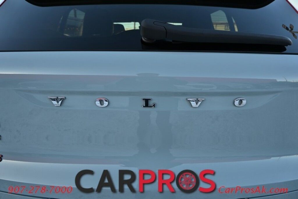 2019 Volvo XC40 Momentum - AWD - Premium & Vision Pkg - Power & Heated Leather Seats - Keyless Entry / Push to Start - Navigation - Bluetooth - Backup Camera - Power Tilt Heated Side Mirrors - Collision Warning System / Blind Spot Alert - 1 Owner Anchorage AK