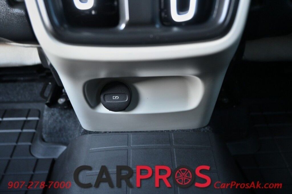 2019 Volvo XC40 Momentum - AWD - Premium & Vision Pkg - Power & Heated Leather Seats - Keyless Entry / Push to Start - Navigation - Bluetooth - Backup Camera - Power Tilt Heated Side Mirrors - Collision Warning System / Blind Spot Alert - 1 Owner Anchorage AK