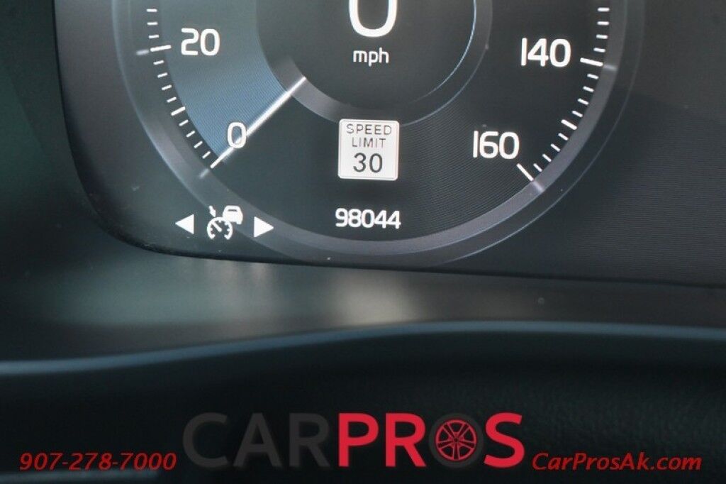 2019 Volvo XC40 Momentum - AWD - Premium & Vision Pkg - Power & Heated Leather Seats - Keyless Entry / Push to Start - Navigation - Bluetooth - Backup Camera - Power Tilt Heated Side Mirrors - Collision Warning System / Blind Spot Alert - 1 Owner Anchorage AK