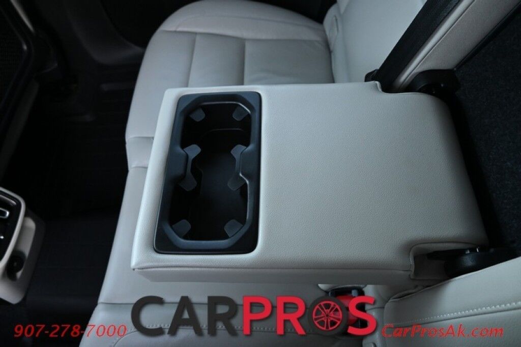 2019 Volvo XC40 Momentum - AWD - Premium & Vision Pkg - Power & Heated Leather Seats - Keyless Entry / Push to Start - Navigation - Bluetooth - Backup Camera - Power Tilt Heated Side Mirrors - Collision Warning System / Blind Spot Alert - 1 Owner Anchorage AK