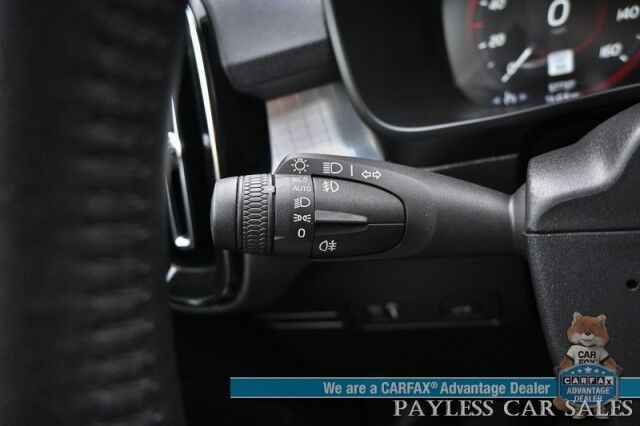 2019 Volvo XC40 Momentum / AWD / Vision Pkg / Power & Heated Leather Seats / Heated Steering Wheel / Lane Departure & Blind Spot Alert / Apple CarPlay & Android Auto / Back Up Camera / Front & Rear Park Assist / 31 MPG Anchorage AK