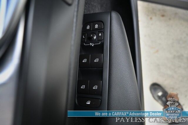 2019 Volvo XC40 Momentum / AWD / Vision Pkg / Power & Heated Leather Seats / Heated Steering Wheel / Lane Departure & Blind Spot Alert / Apple CarPlay & Android Auto / Back Up Camera / Front & Rear Park Assist / 31 MPG Anchorage AK