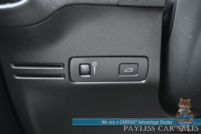 2019 Volvo XC40 Momentum / AWD / Vision Pkg / Power & Heated Leather Seats / Heated Steering Wheel / Lane Departure & Blind Spot Alert / Apple CarPlay & Android Auto / Back Up Camera / Front & Rear Park Assist / 31 MPG Anchorage AK