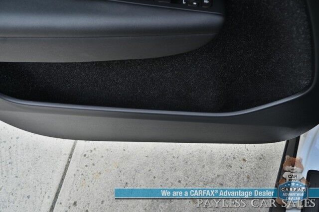 2019 Volvo XC40 Momentum / AWD / Vision Pkg / Power & Heated Leather Seats / Heated Steering Wheel / Lane Departure & Blind Spot Alert / Apple CarPlay & Android Auto / Back Up Camera / Front & Rear Park Assist / 31 MPG Anchorage AK