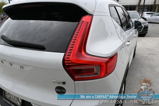 2019 Volvo XC40 Momentum / AWD / Vision Pkg / Power & Heated Leather Seats / Heated Steering Wheel / Lane Departure & Blind Spot Alert / Apple CarPlay & Android Auto / Back Up Camera / Front & Rear Park Assist / 31 MPG Anchorage AK