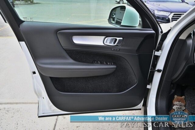 2019 Volvo XC40 Momentum / AWD / Vision Pkg / Power & Heated Leather Seats / Heated Steering Wheel / Lane Departure & Blind Spot Alert / Apple CarPlay & Android Auto / Back Up Camera / Front & Rear Park Assist / 31 MPG Anchorage AK