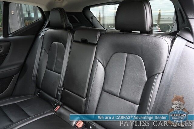 2019 Volvo XC40 Momentum / AWD / Vision Pkg / Power & Heated Leather Seats / Heated Steering Wheel / Lane Departure & Blind Spot Alert / Apple CarPlay & Android Auto / Back Up Camera / Front & Rear Park Assist / 31 MPG Anchorage AK
