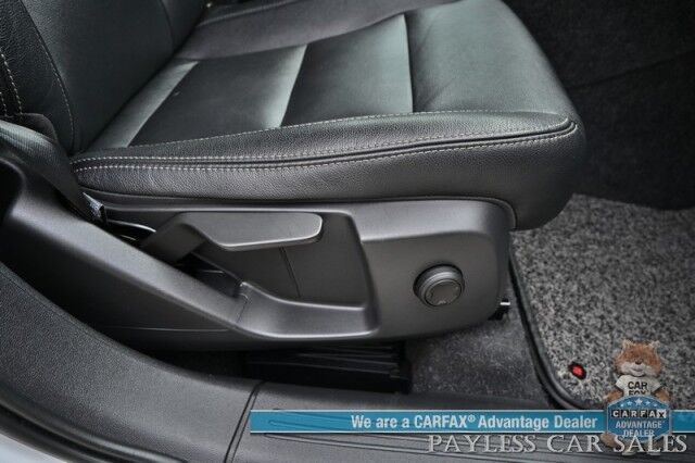 2019 Volvo XC40 Momentum / AWD / Vision Pkg / Power & Heated Leather Seats / Heated Steering Wheel / Lane Departure & Blind Spot Alert / Apple CarPlay & Android Auto / Back Up Camera / Front & Rear Park Assist / 31 MPG Anchorage AK