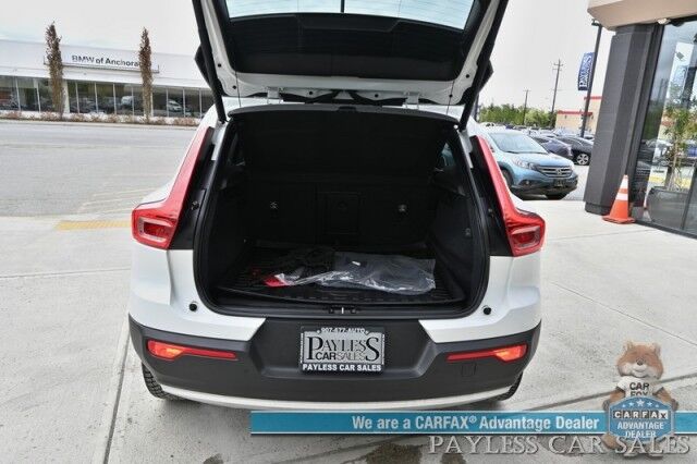 2019 Volvo XC40 Momentum / AWD / Vision Pkg / Power & Heated Leather Seats / Heated Steering Wheel / Lane Departure & Blind Spot Alert / Apple CarPlay & Android Auto / Back Up Camera / Front & Rear Park Assist / 31 MPG Anchorage AK