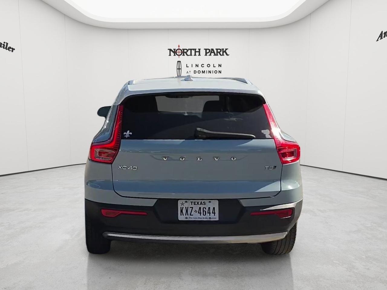 2019 Volvo XC40 Momentum