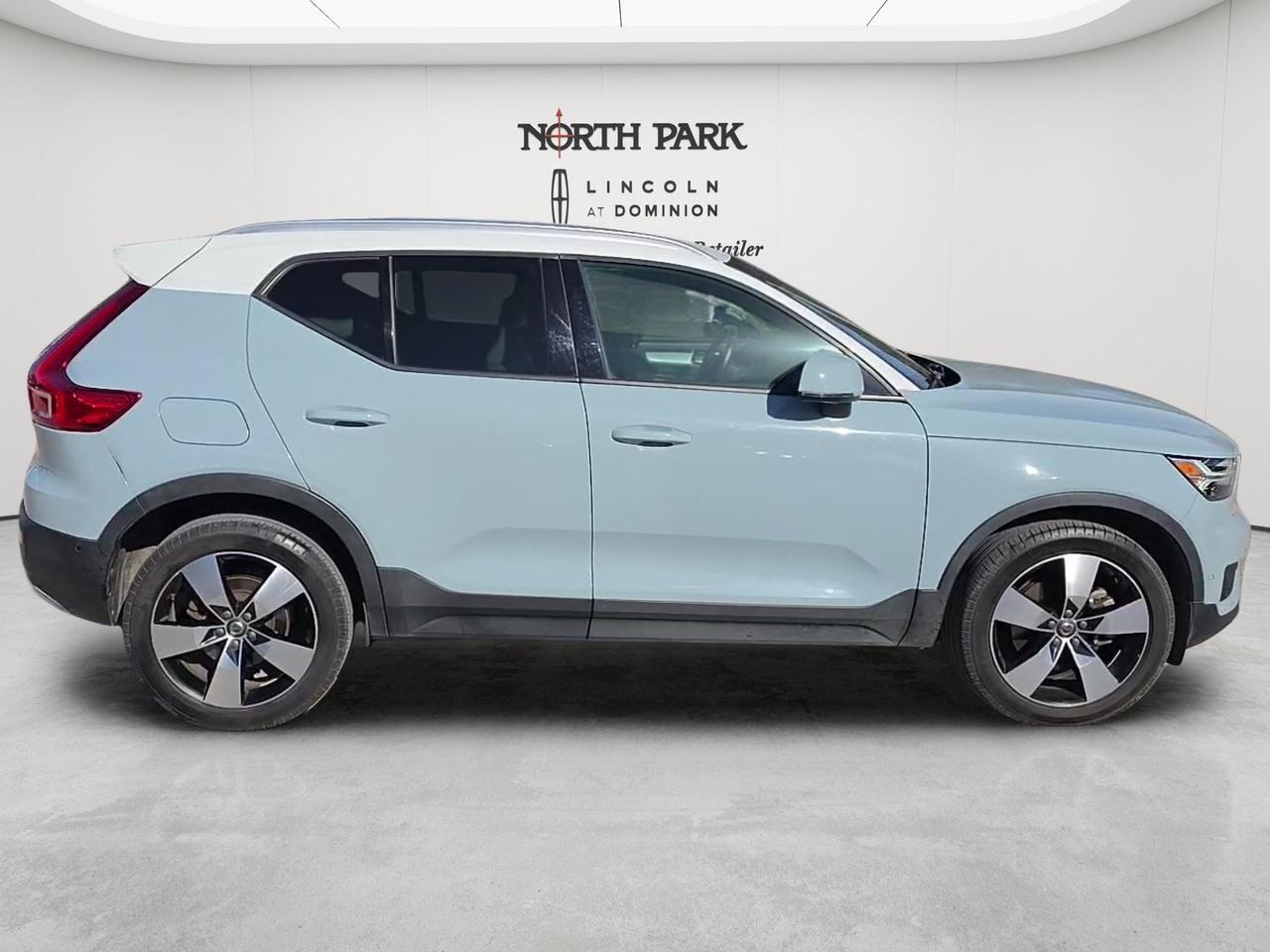 2019 Volvo XC40 Momentum