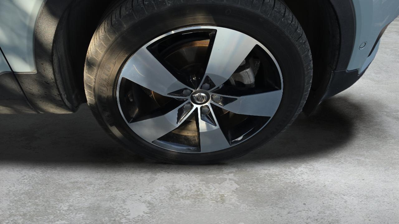 2019 Volvo XC40 Momentum