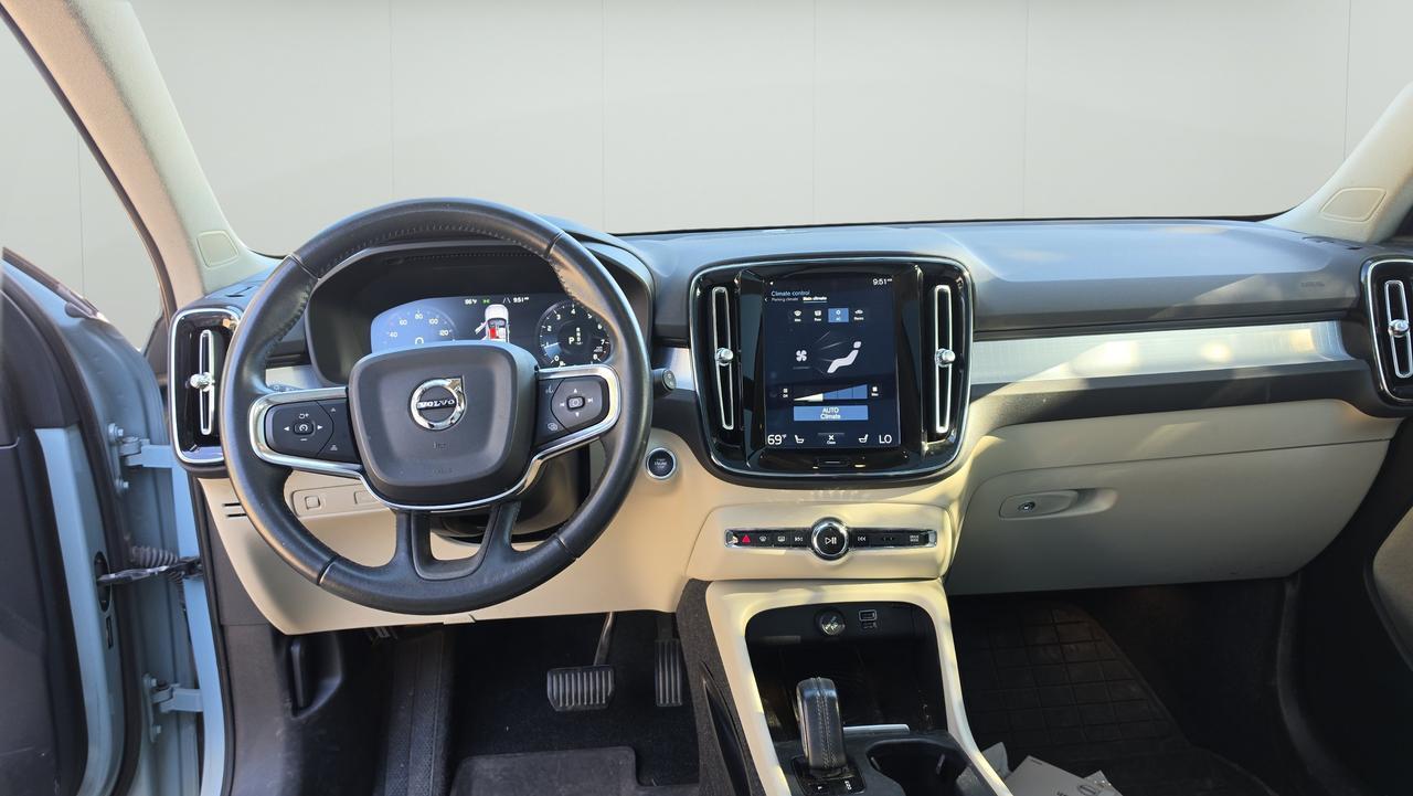 2019 Volvo XC40 Momentum