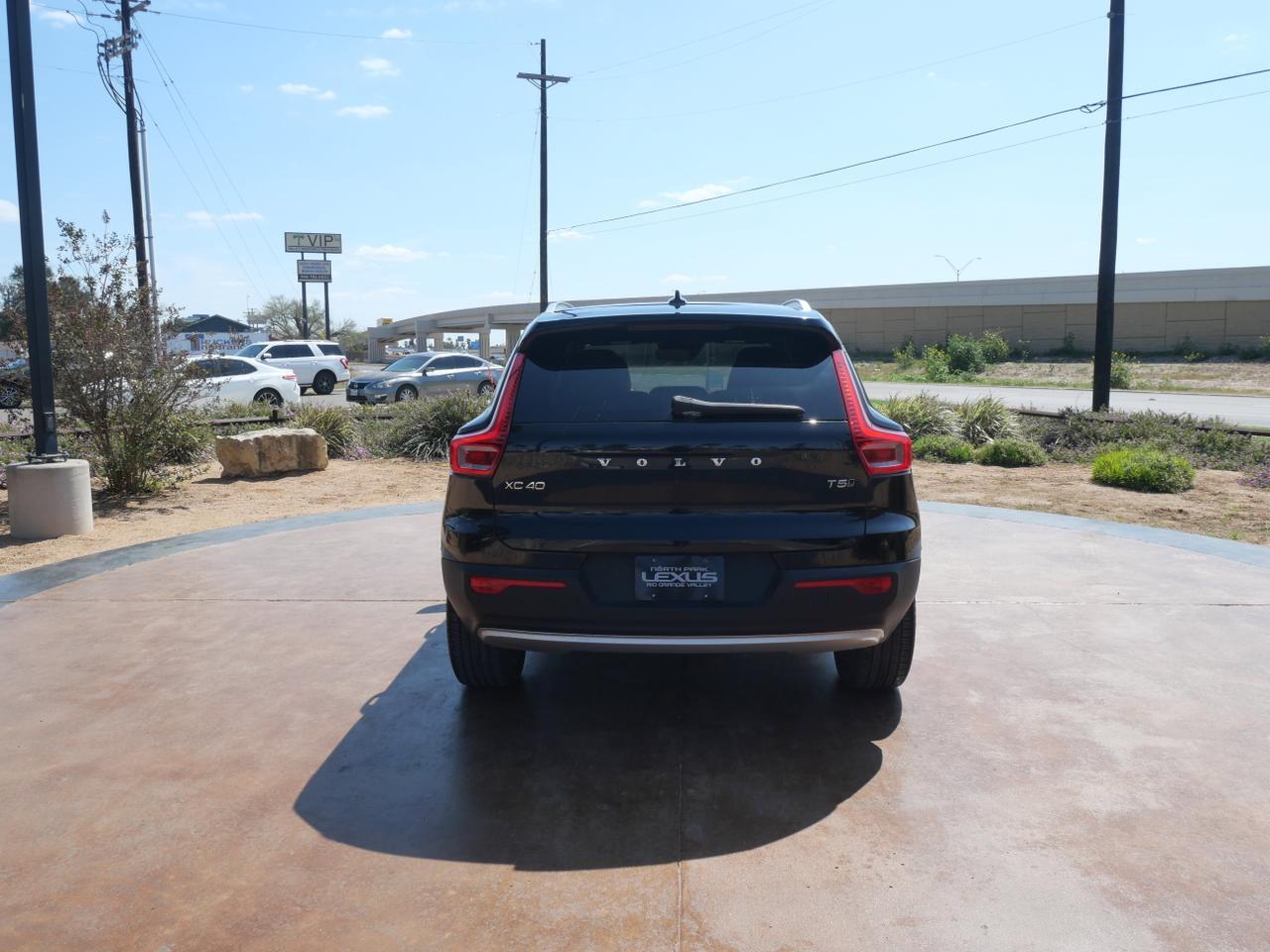 2019 Volvo XC40 Momentum
