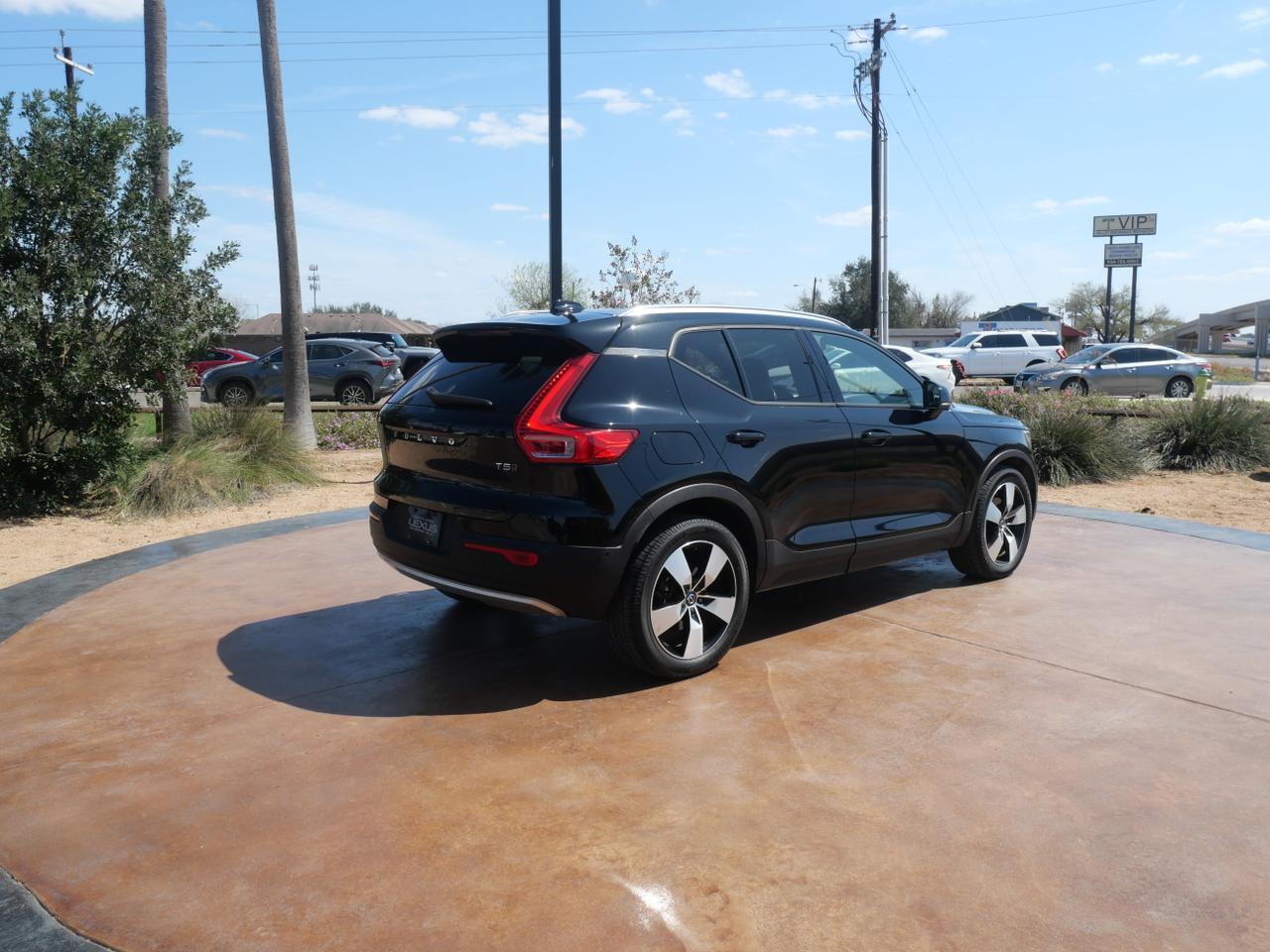 2019 Volvo XC40 Momentum
