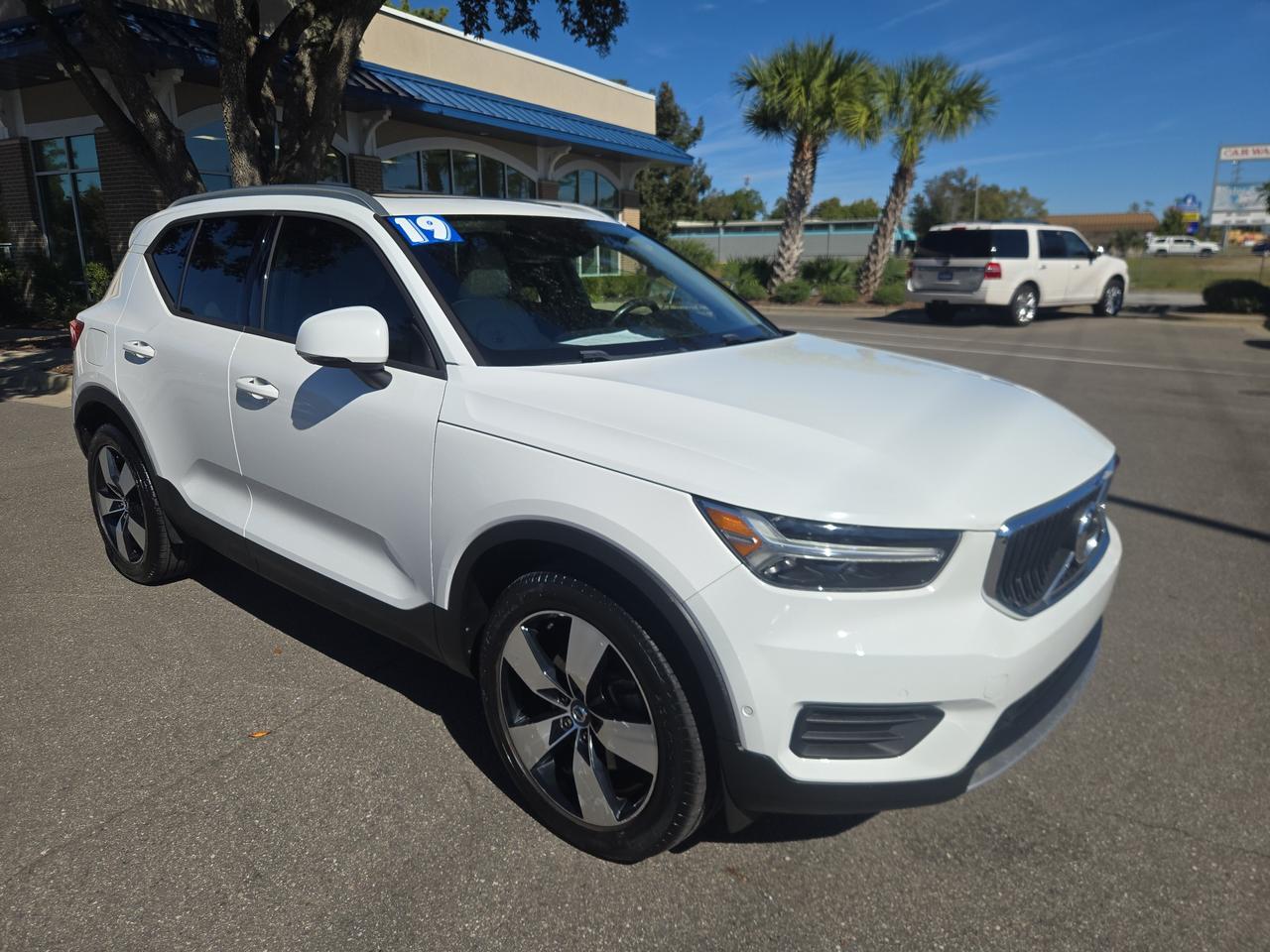 2019 Volvo XC40 Momentum