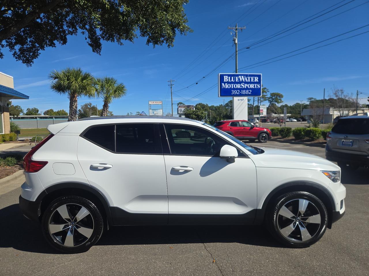 2019 Volvo XC40 Momentum
