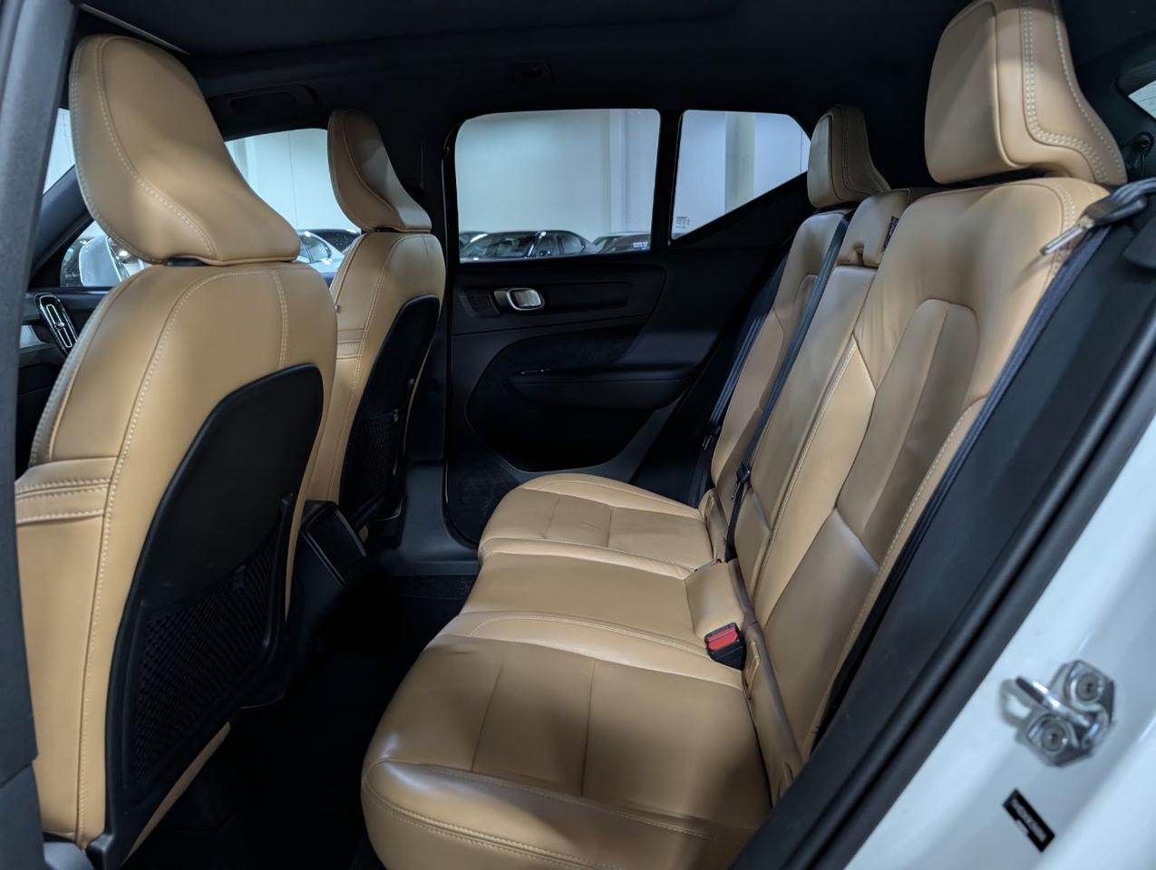 2019 Volvo XC40 T5 AWD Momentum | High Performance Audio, Panoramic Roof * Portland OR