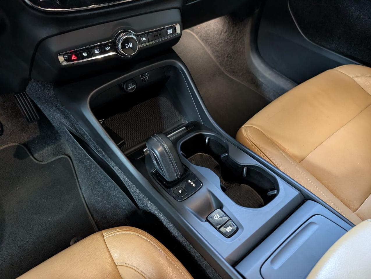 2019 Volvo XC40 T5 AWD Momentum | High Performance Audio, Panoramic Roof * Portland OR