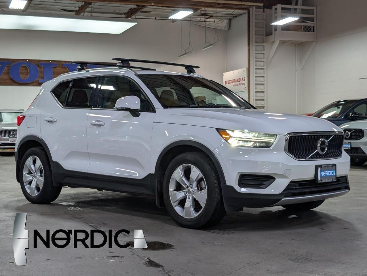 2019 Volvo XC40 T5 AWD Momentum | High Performance Audio, Panoramic Roof *