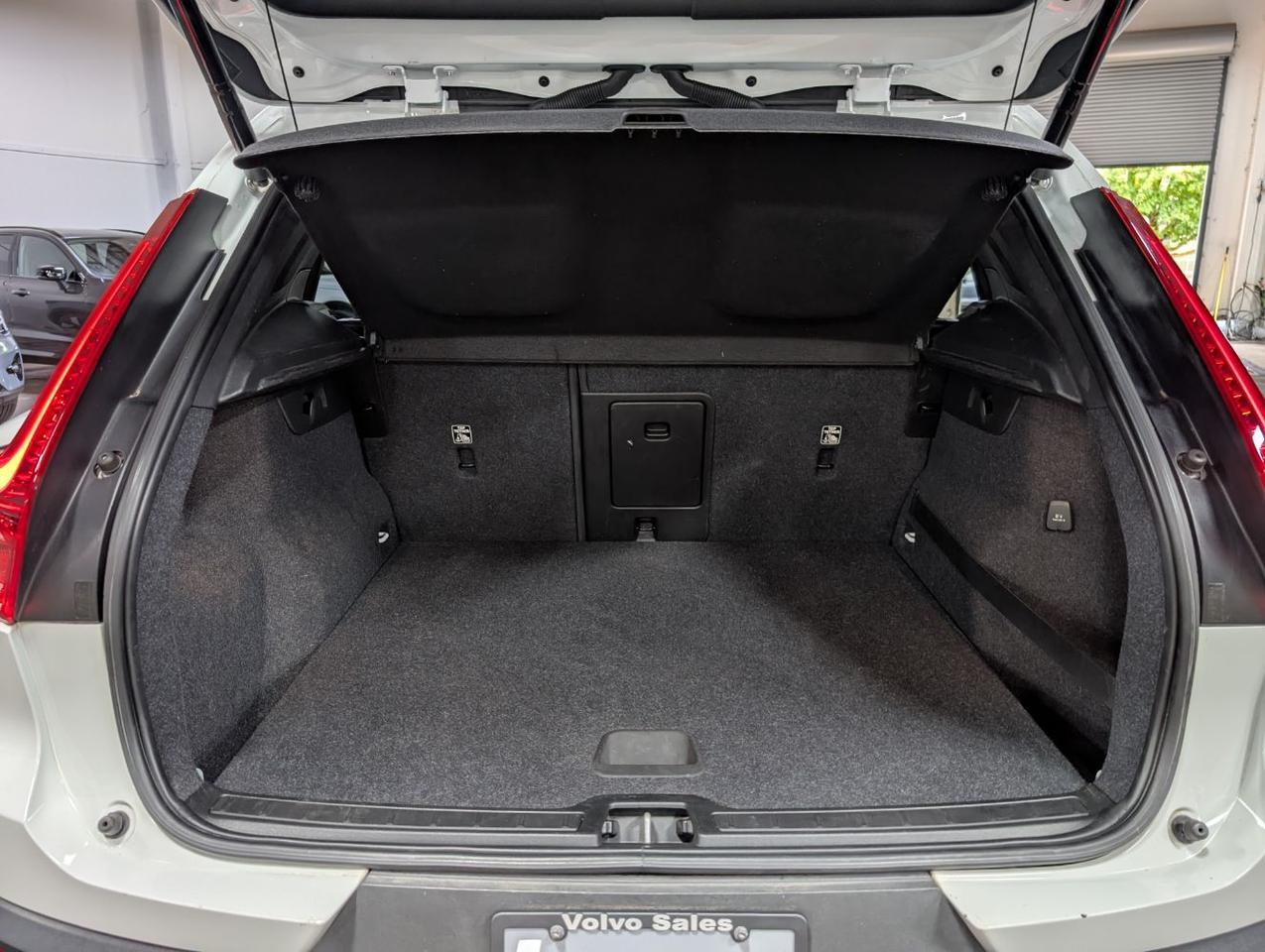 2019 Volvo XC40 T5 AWD Momentum | High Performance Audio, Panoramic Roof * Portland OR