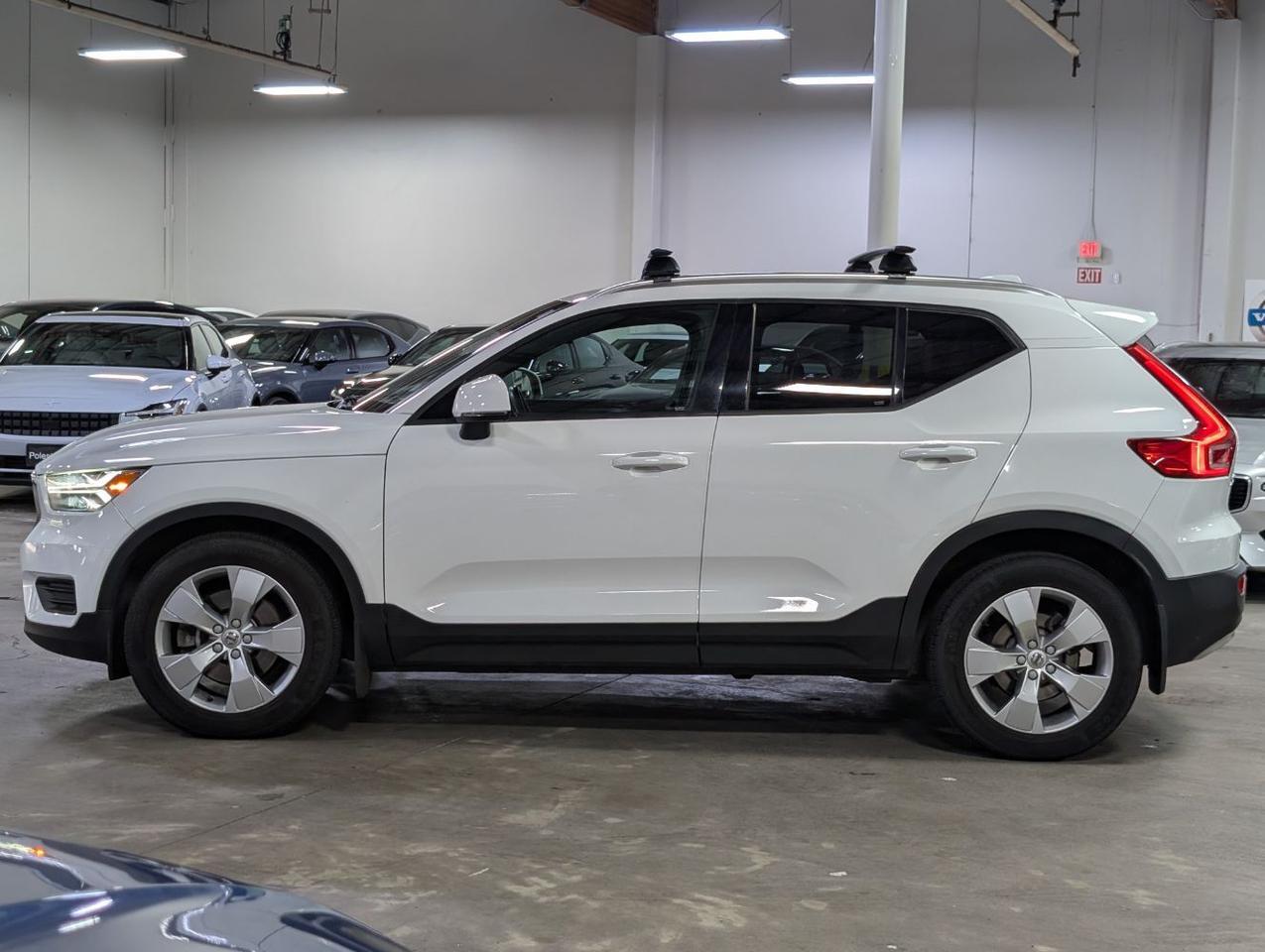 2019 Volvo XC40 T5 AWD Momentum | High Performance Audio, Panoramic Roof, Apple Carplay/Andriod Auto & Amber Leather Portland OR