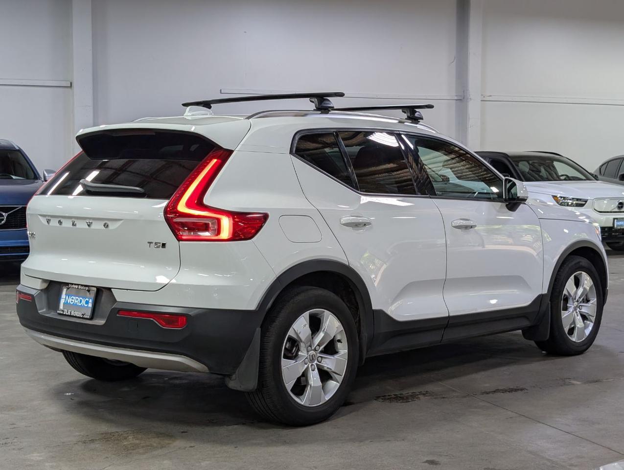 2019 Volvo XC40 T5 AWD Momentum | High Performance Audio, Panoramic Roof, Apple Carplay/Andriod Auto & Amber Leather Portland OR