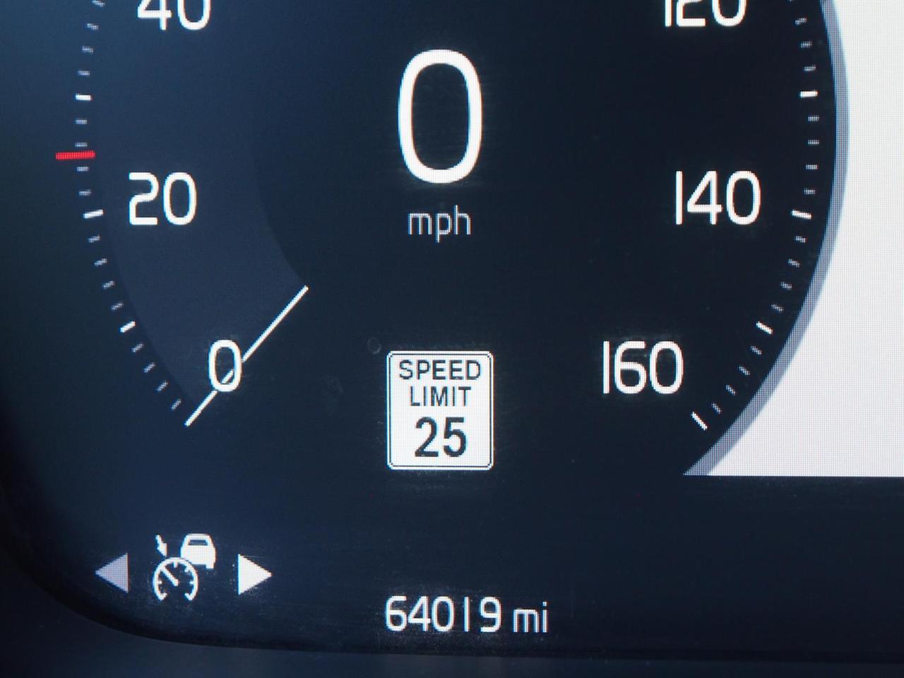 2019 Volvo XC40 T5 Momentum