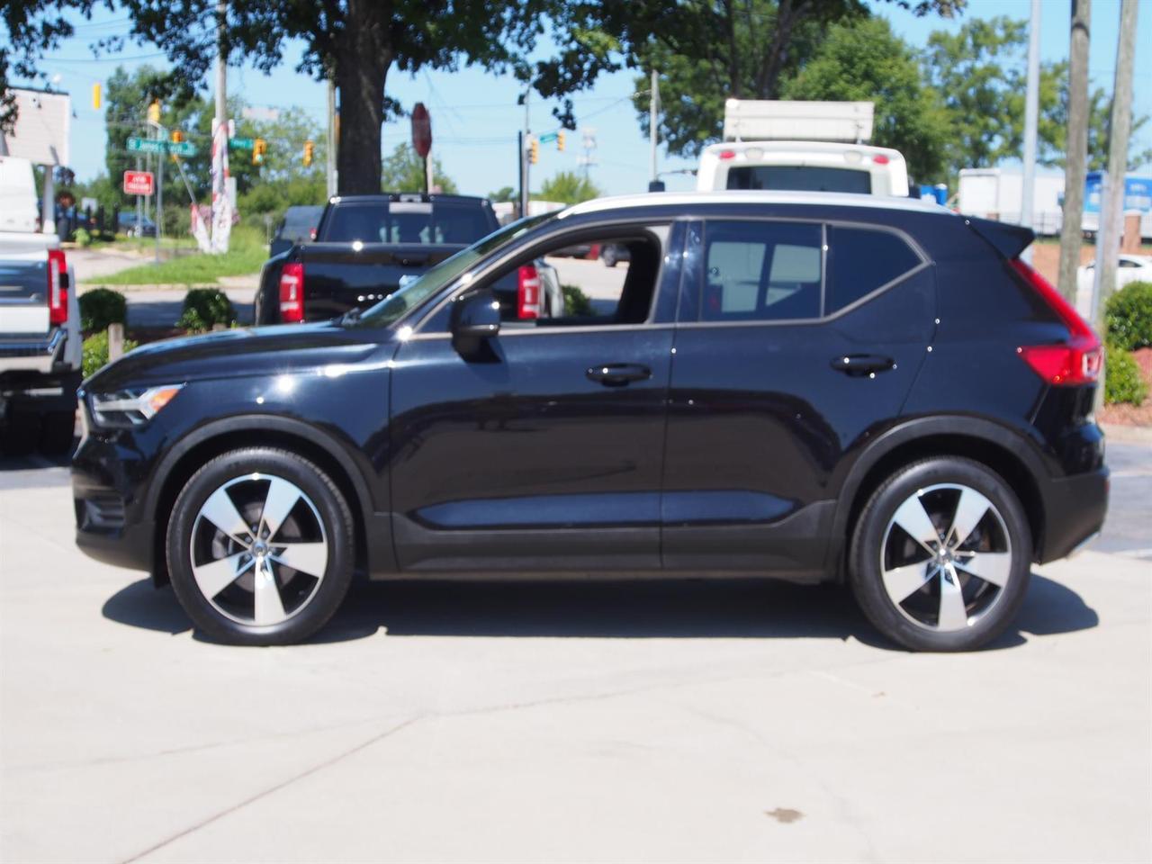 2019 Volvo XC40 T5 Momentum