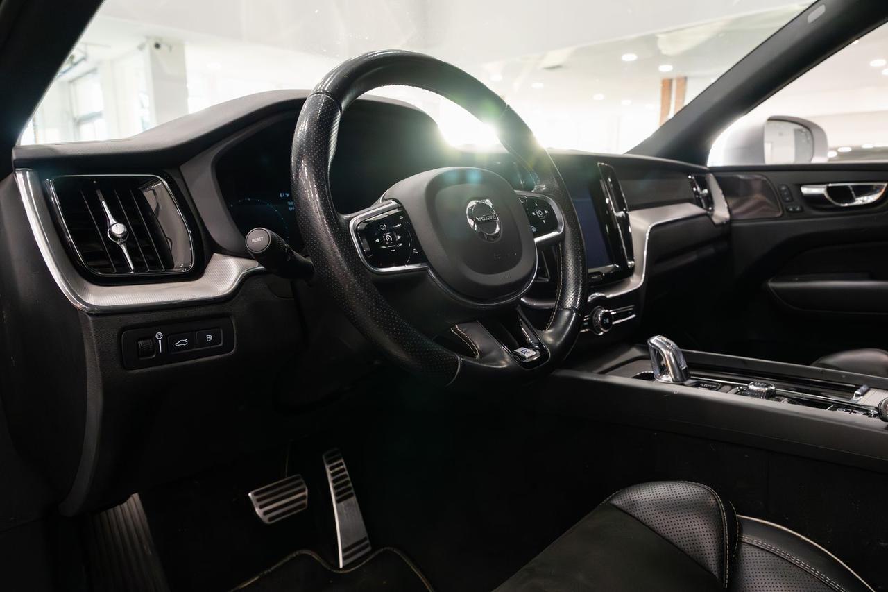 2019 Volvo XC60 Hybrid T8 R-Design Gladstone OR