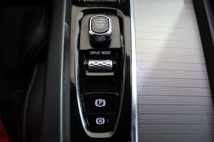 2019 Volvo XC60 R-Design Plano TX 2019 Volvo XC60 R-Design Plano TX