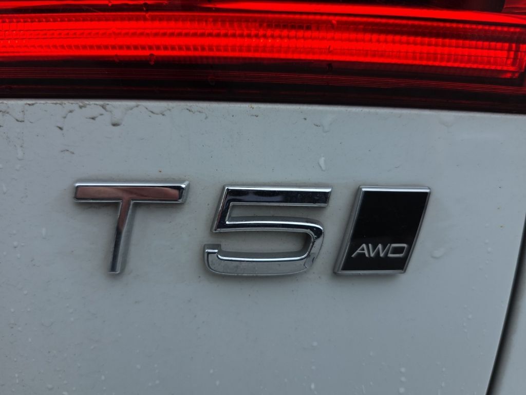 2019 Volvo XC60 T5 Momentum Hunt Valley MD