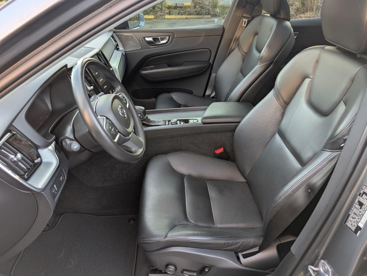 2019 Volvo XC60 T6 AWD Momentum | HK Premium Sound, Nav, Pano Roof, 4 Heated Seats & Heated Wheel Portland OR