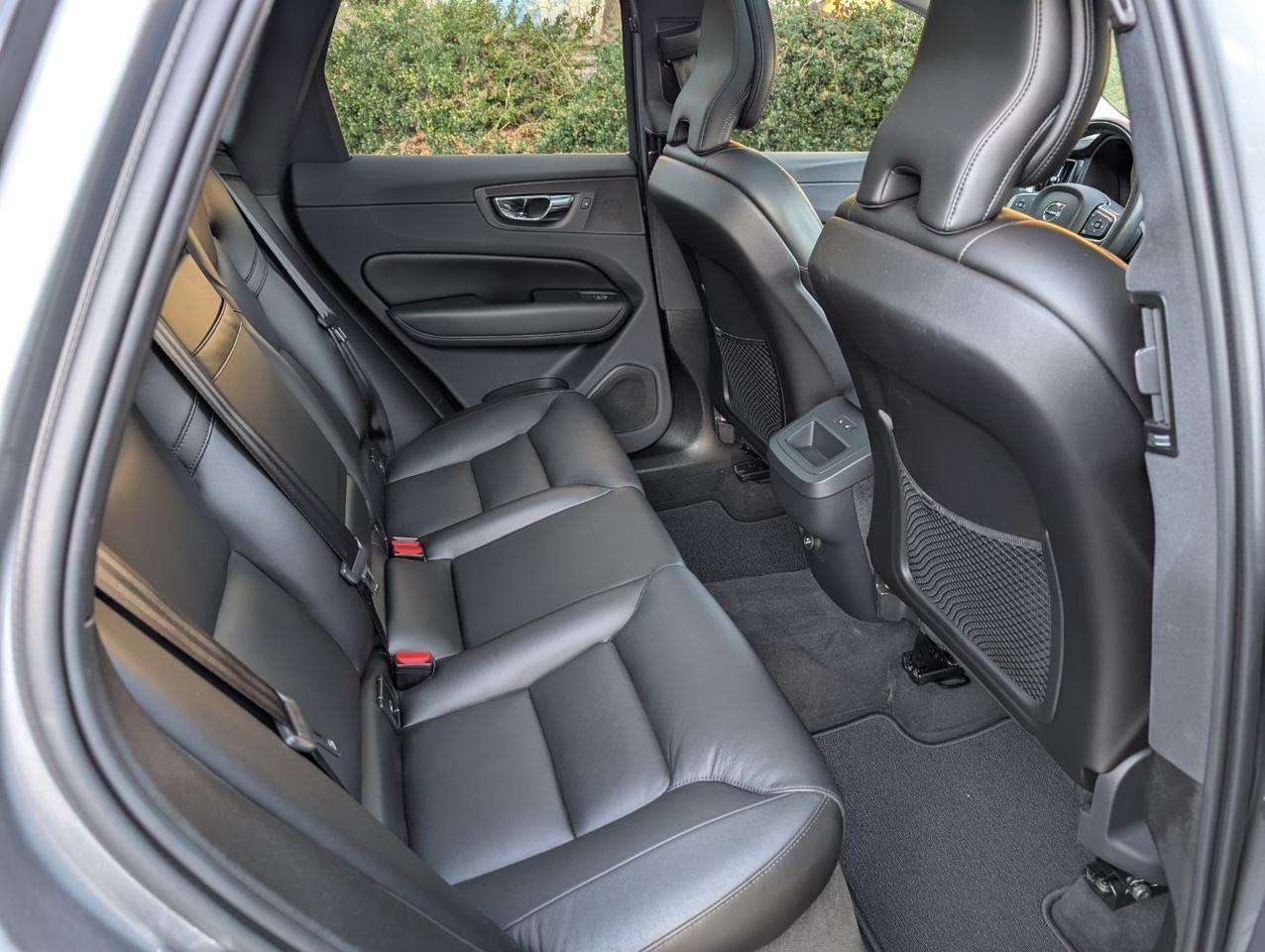 2019 Volvo XC60 T6 AWD Momentum | HK Premium Sound, Nav, Pano Roof, 4 Heated Seats & Heated Wheel Portland OR