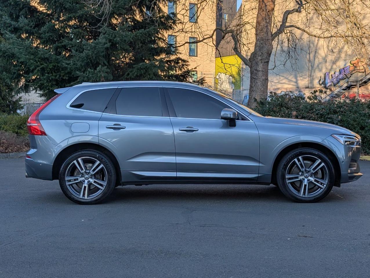 2019 Volvo XC60 T6 AWD Momentum | HK Premium Sound, Nav, Pano Roof, 4 Heated Seats & Heated Wheel Portland OR