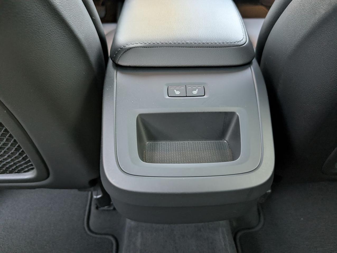 2019 Volvo XC60 T6 AWD Momentum w/Harman Kardon, Nav, Pano Roof, 4 Heated Seats & Wheel Portland OR