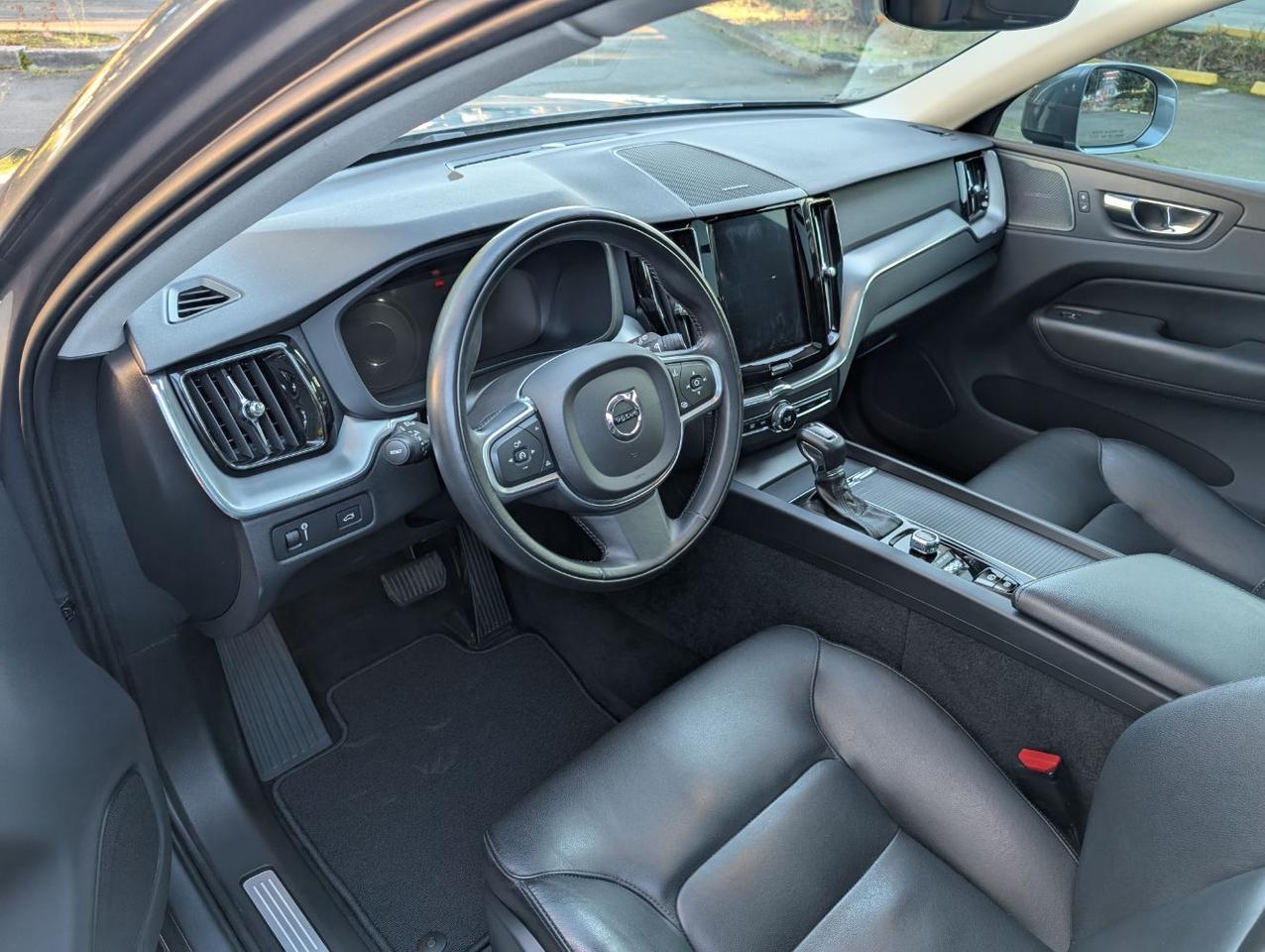 2019 Volvo XC60 T6 AWD Momentum w/Harman Kardon, Nav, Pano Roof, 4 Heated Seats & Wheel Portland OR